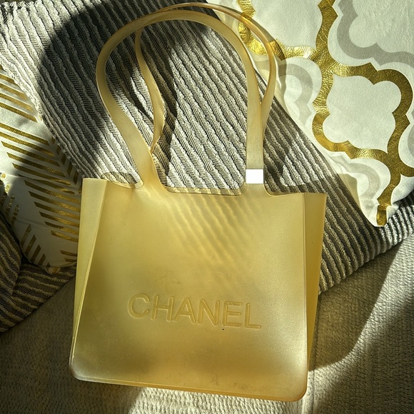 Authentic CHANEL Tote Bag rubber Yellow COCO Logo. Small tear on one handle: COA - Picture 4 of 16